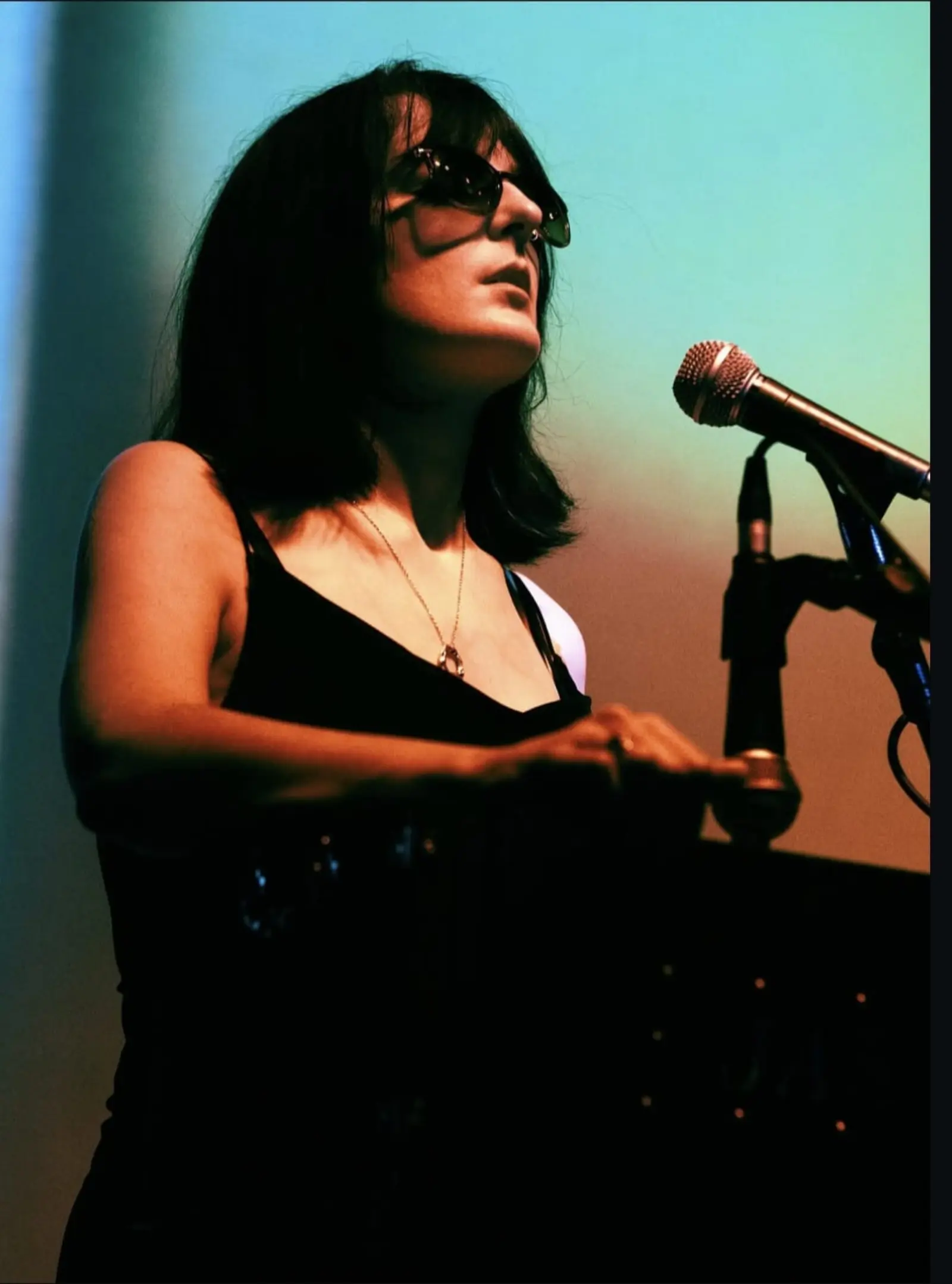 Singer at the keyboard performing at Kino Events House